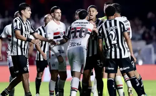 Análise de Desempenho: Avaliação dos Jogadores de São Paulo e Botafogo no Clássico do Brasileirão