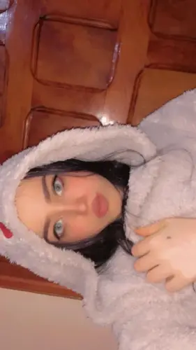 اللبوم نودز عراقية بمفعول حبة فياجرا تصور لحبيبها وهي قالعة ملط تفرجيه كسها الوردي 6 576x1024