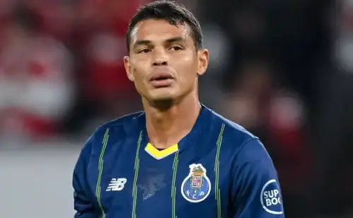 Livre no mercado, Thiago Silva vira assunto no São Paulo após nova crise defensiva