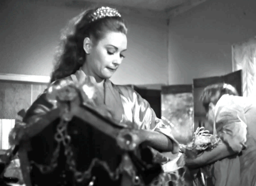 Martine Carol The Lovers of Verona (1949).gif
