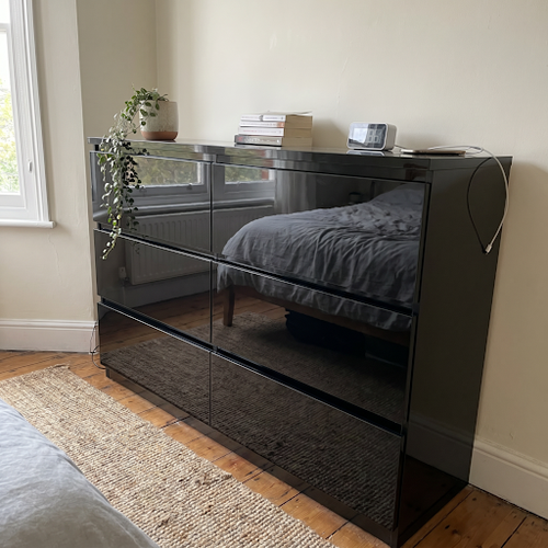 High gloss chest of drawers with six-drawer storage.png