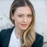 Professional Female Corporate Headshot | Modern Personal Branding and LinkedIn Profile Portrait