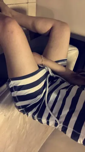 مراهقة سعودية جميلة بجسم خرافي تستعرض جسمها ف الحمام 4 576x1024