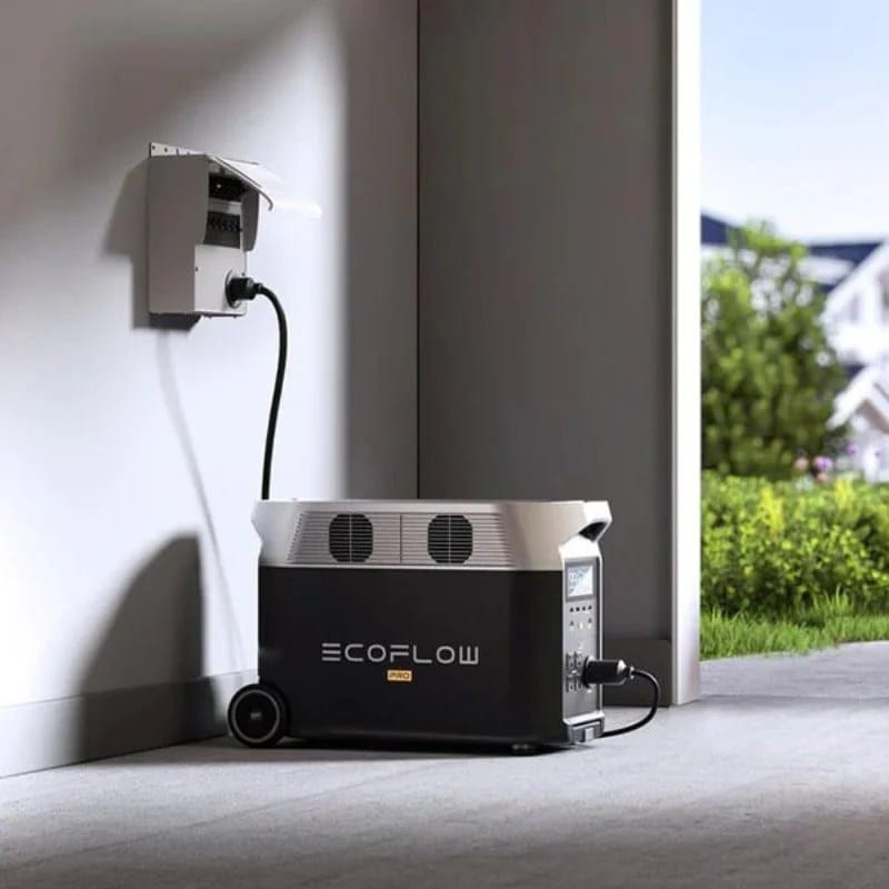 EcoFlow Delta Pro đang cấp nguồn cho nhiều thiết bị điện tử, thể hiện công suất mạnh mẽ.