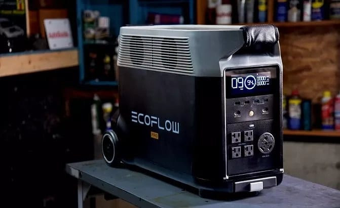 EcoFlow Delta Pro cung cấp năng lượng cho hoạt động dã ngoại và cắm trại ngoài trời.
