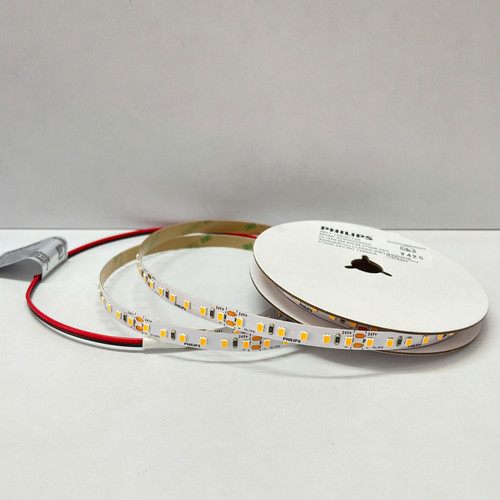 den trang tri led day hat tran philips dli320 5m 8w m 2700k 840lm 24v sang vang (10).jpg