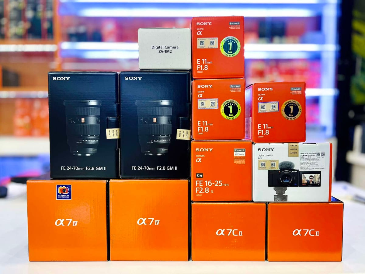 Phiên bản màu bạc của Sony A7C II, mang đến vẻ ngoài thanh lịch và hiện đại