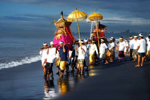 Upacara Melasti Website Resmi Pemerintah Kabupaten Buleleng.jpg