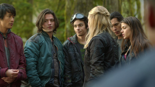 The.100.S01E01.1080p.Bluray.HEVC.Dual.x265.mkv snapshot 15.01.114.jpg