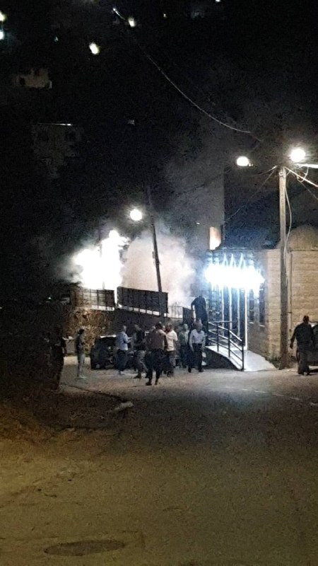 صورة | قوات الاحتلال تقتحم قرية "عنزا" جنوب جنين، وتطلق النار والقنابل الصوتية في الأحياء، وقنابل الغاز على بيت عزاء....