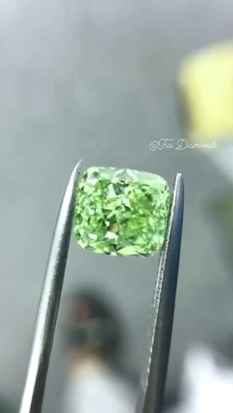 1.00ct Fancy Light Yellow Green Round Cornered Rectangular VS1 GIA Certified.jpg