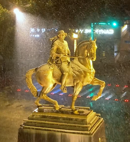 statue.png