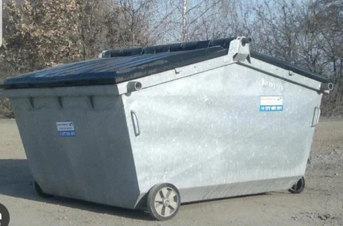 finally saw the new cybertruck in person v0 qzntx99xox8c1.jpg