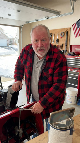 dd01 white snowblower garage up.jpg