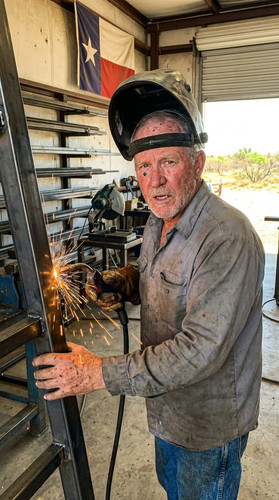 372 w hank welder up.jpg