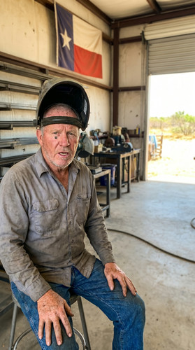 372 w hank welder up.jpg