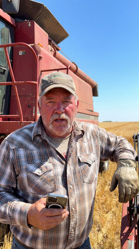 n52 kansas wheat combine up.jpg