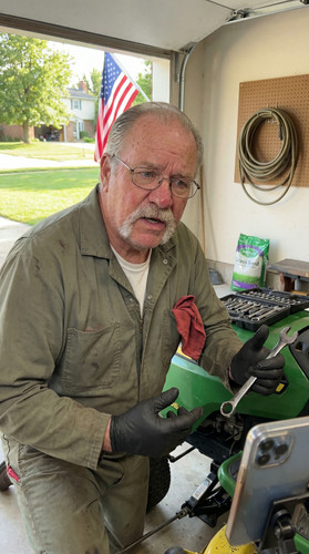 g35 lawnmower garage up.jpg