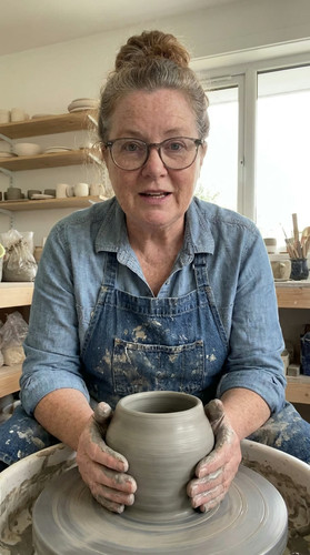 d08 sueellen pottery wheel up.jpg