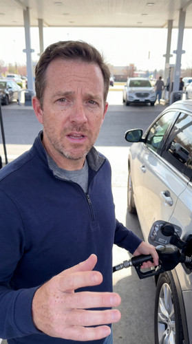 su09 gaspump w up.jpg