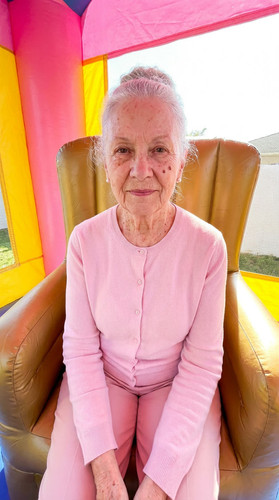 j07 agnes bounce throne up.jpg