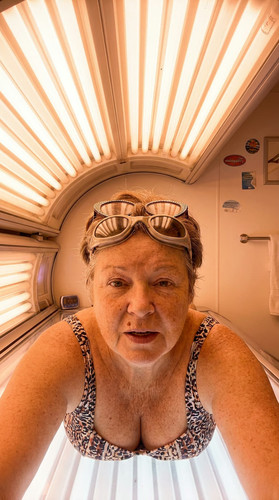 h02 sueellen tanning up.jpg