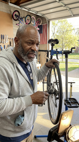 g38 bike repair stand up.jpg