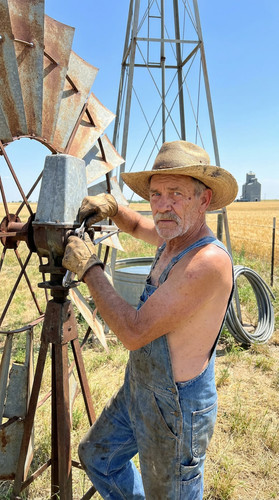 320 w leon windmill up.jpg