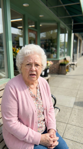 kie supermarket jun2 012 bonnie no cart2 up.jpg