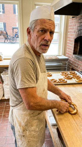 n068 w pretzel up.jpg