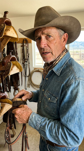 n087 w wrangler tack up.jpg
