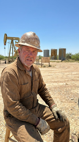 n079 w oil pumper up.jpg