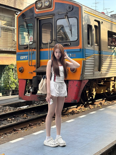 khaimook.bnk48official 2059e79bc47e4824bfe243e5457fd415.jpg
