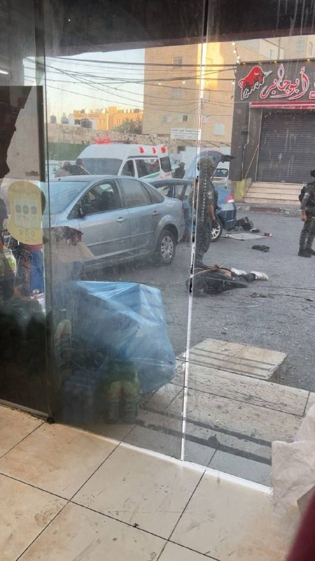 صورة | قوات الاحتلال تعتدي على شاب وتنكل به خلال اقتحام بلدة أبو ديس شرقي القدس المحتلة...