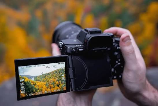 Đánh Giá Sony A7R V