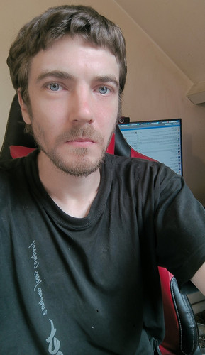 HQGH3NOXwAANst4.jpg
