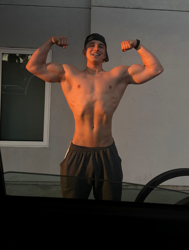 hot gavin318.jpg