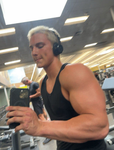 hot gavin335.jpg