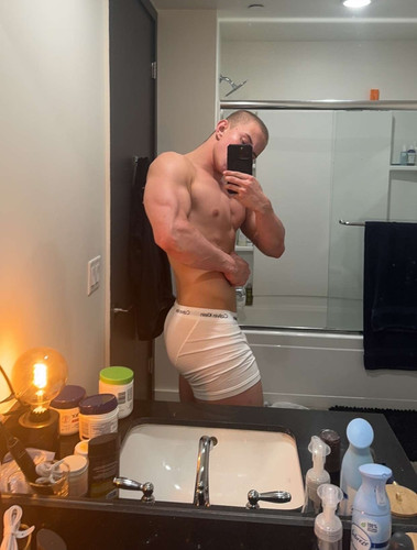 hot gavin362.jpg