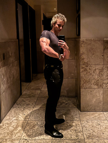 hot gavin377.jpg