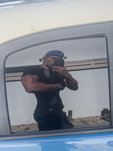 hot gavin195.jpg