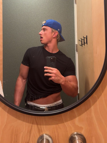 hot gavin185.jpg