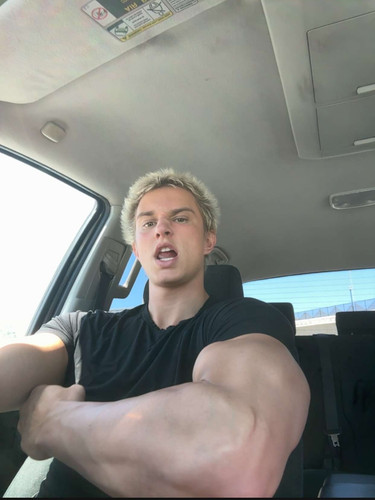 hot gavin193.jpg