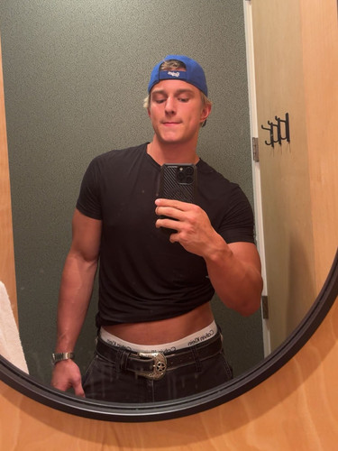 hot gavin182.jpg