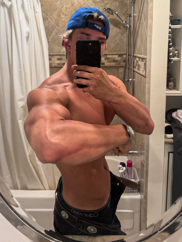 hot gavin197.jpg