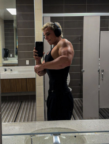 hot gavin204.jpg