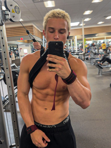 hot gavin164.jpg