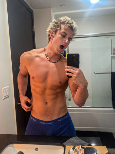 hot gavin405.jpg