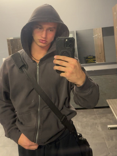 hot gavin407.jpg