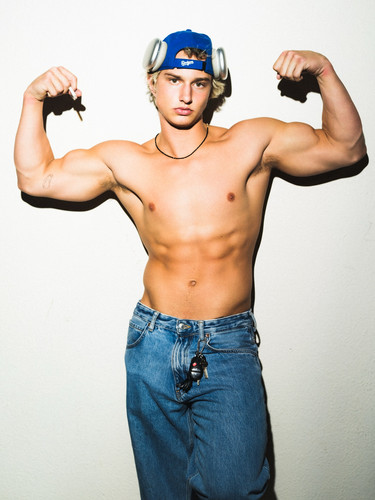 hot gavin419.jpg